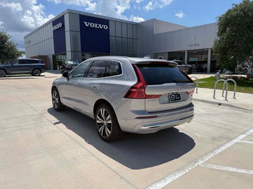 Silver Dawn Metallic 2023 Volvo XC60 B5 Plus Bright Theme