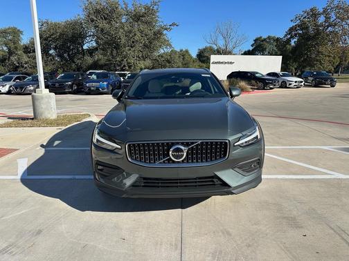 2026 Volvo V60 Cross Country Ultra, B5 AWD Gas (mild hybrid)