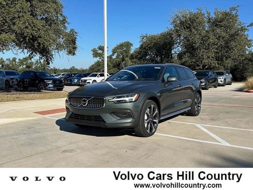 2026 Volvo V60 Cross Country Ultra, B5 AWD Gas (mild hybrid)