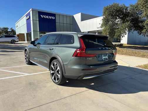 2026 Volvo V60 Cross Country Ultra, B5 AWD Gas (mild hybrid)