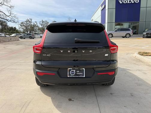 2021 Volvo XC40 Recharge Pure Electric P8