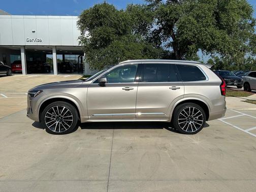 2025 Volvo XC90 B5 Plus 6-Seater