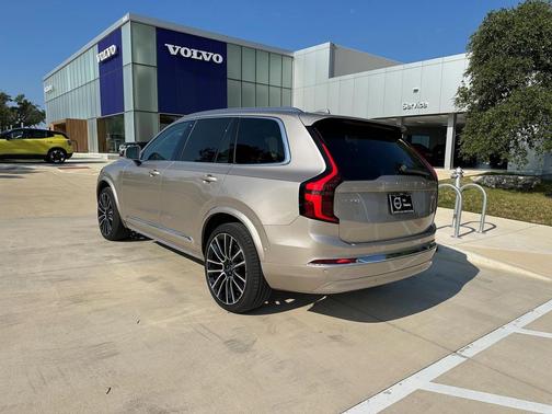 2025 Volvo XC90 B5 Plus 6-Seater