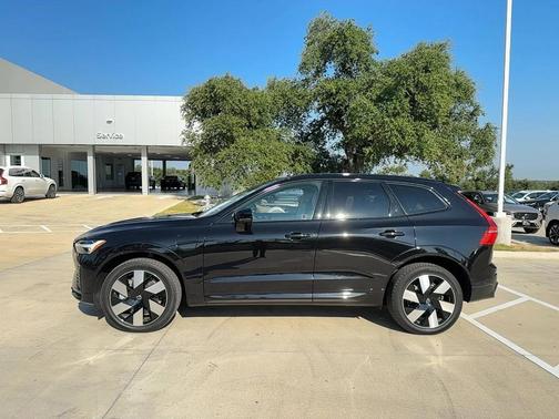 2024 Volvo XC60 Recharge Plug-In Hybrid T8 Plus Dark Theme