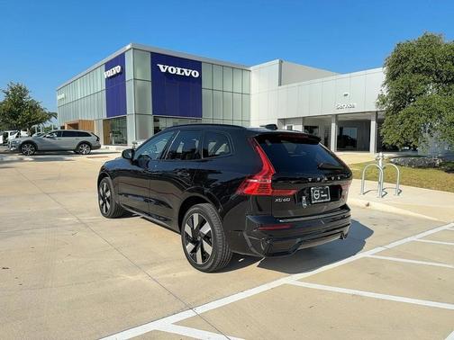 2024 Volvo XC60 Recharge Plug-In Hybrid T8 Plus Dark Theme