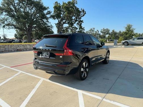 2024 Volvo XC60 Recharge Plug-In Hybrid T8 Plus Dark Theme
