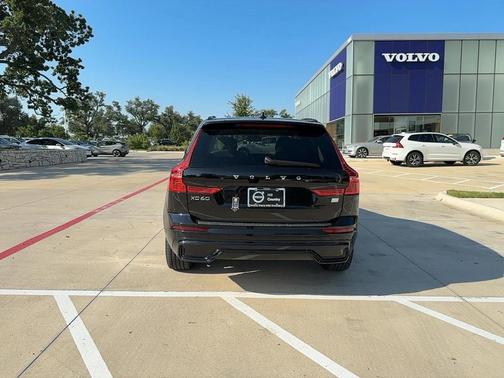 2024 Volvo XC60 Recharge Plug-In Hybrid T8 Plus Dark Theme
