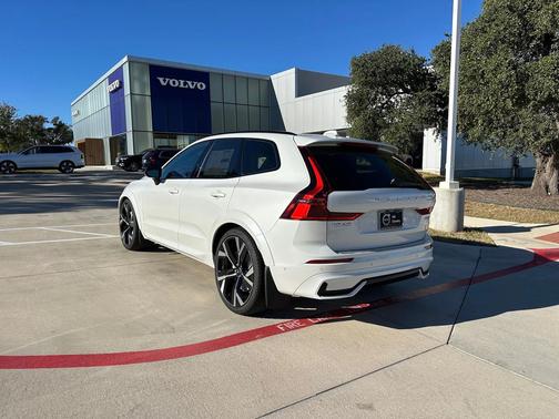 2026 Volvo XC60 B5 Ultra
