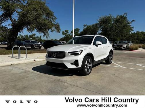 2025 Volvo XC40 B5 Plus Bright Theme