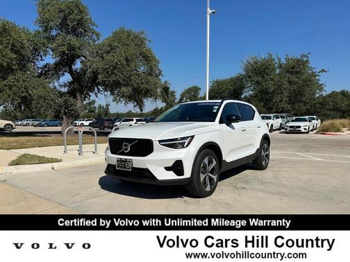 2023 Volvo XC40 B5 Plus Dark Theme