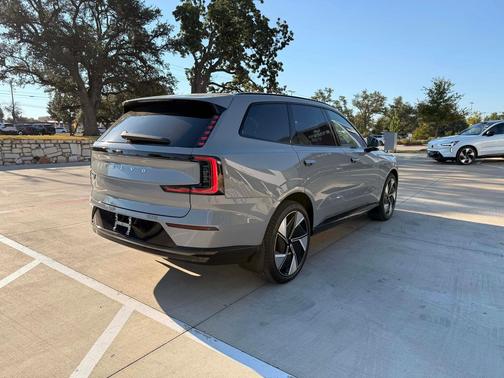 2025 Volvo EX90 Twin Motor Performance Ultra 6-Seater