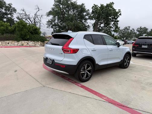 Cloud Blue 2025 Volvo XC40 B5 Core Bright Theme