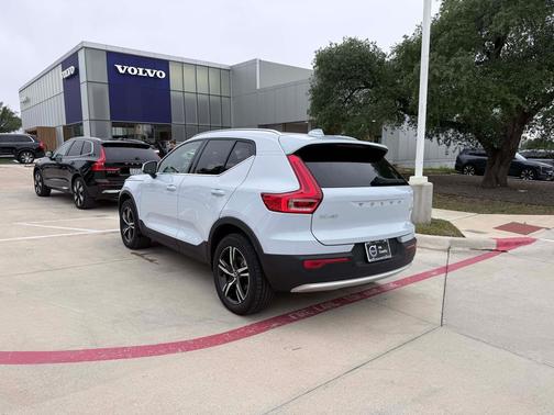 Cloud Blue 2025 Volvo XC40 B5 Core Bright Theme