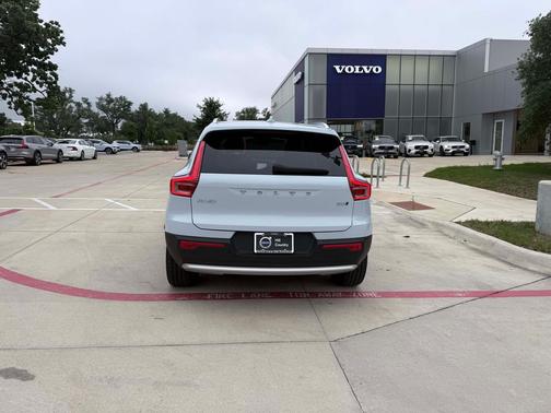 Cloud Blue 2025 Volvo XC40 B5 Core Bright Theme