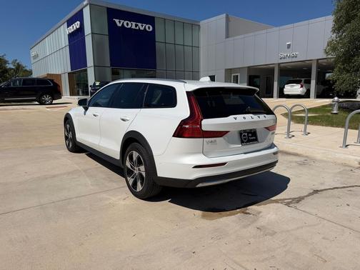 Crystal White Pearl 2025 Volvo V60 Cross Country Plus, B5 AWD Gas (mild hybrid)