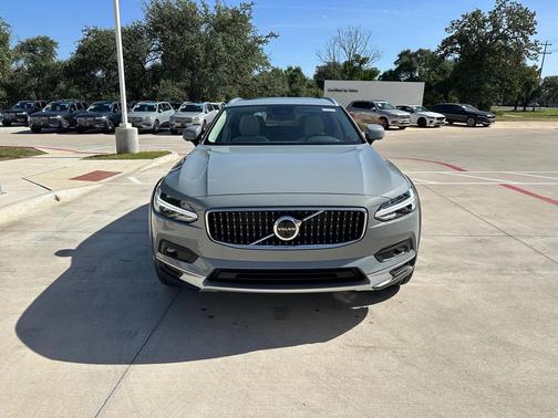 2026 Volvo V90 Cross Country Ultra, B6 AWD Gas (mild hybrid)