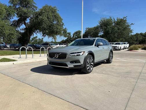 2026 Volvo V90 Cross Country Ultra, B6 AWD Gas (mild hybrid)