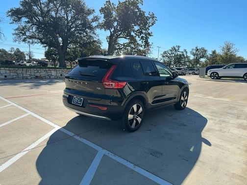 2022 Volvo XC40 T5 Momentum