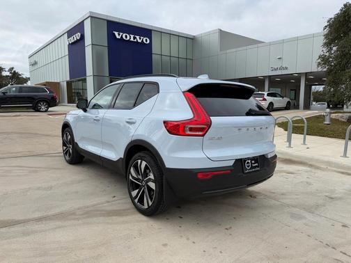 2026 Volvo XC40 B4 Plus