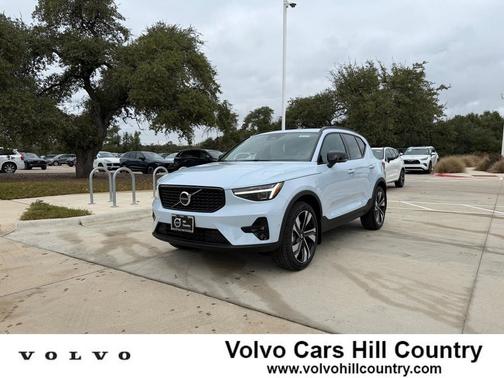 2026 Volvo XC40 B4 Plus