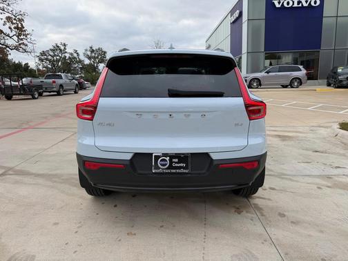 2026 Volvo XC40 B4 Plus