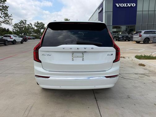 Crystal White Pearl 2026 Volvo XC90 Plus, B6 AWD Gas (mild hybrid), Gasoline, Bright, 6 Seats