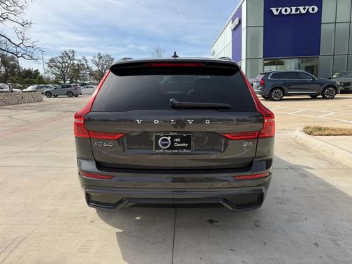 2023 Volvo XC60 B5 Plus Dark Theme