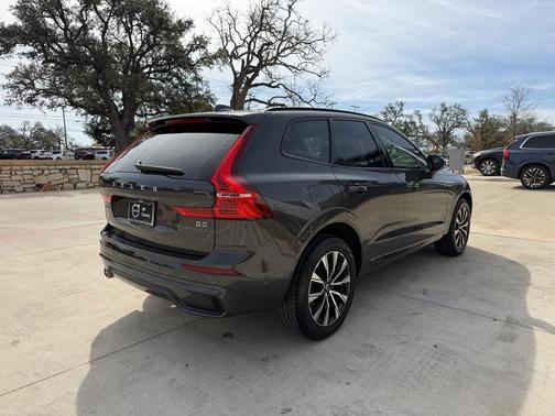 2023 Volvo XC60 B5 Plus Dark Theme