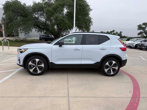 Cloud Blue 2025 Volvo XC40 B5 Plus Dark Theme