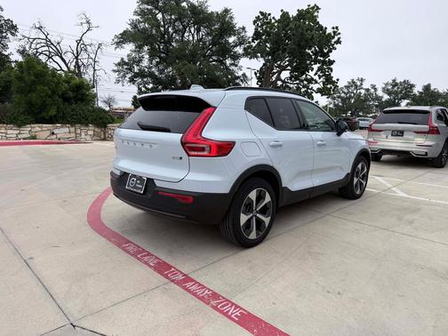 Cloud Blue 2025 Volvo XC40 B5 Plus Dark Theme