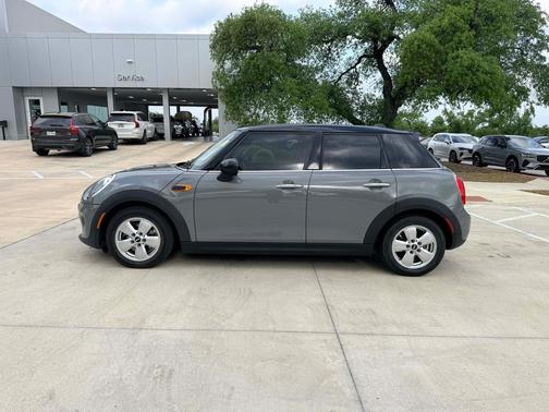 White Silver Metallic 2015 MINI Hardtop Cooper