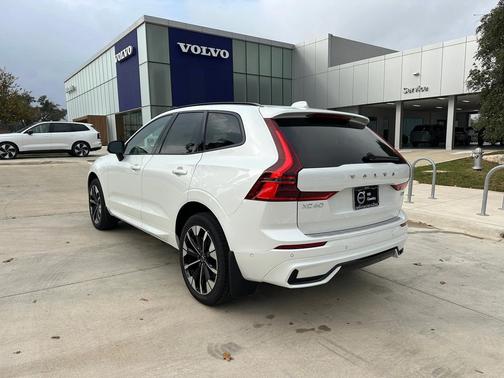 2026 Volvo XC60 B5 Plus