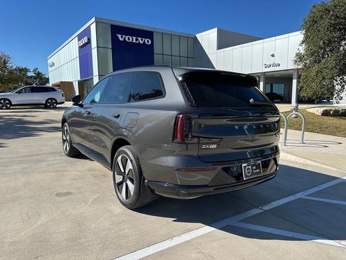 2025 Volvo EX90 Twin Motor Plus