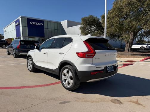 2020 Volvo XC40 T4 Momentum