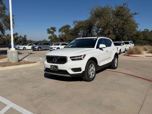 2020 Volvo XC40 T4 Momentum