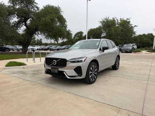 Silver Dawn 2025 Volvo XC60 B5 Plus