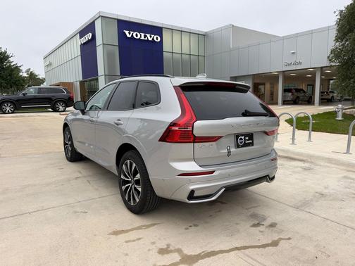 Silver Dawn 2025 Volvo XC60 B5 Plus