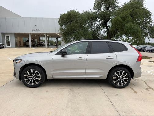 Silver Dawn 2025 Volvo XC60 B5 Plus