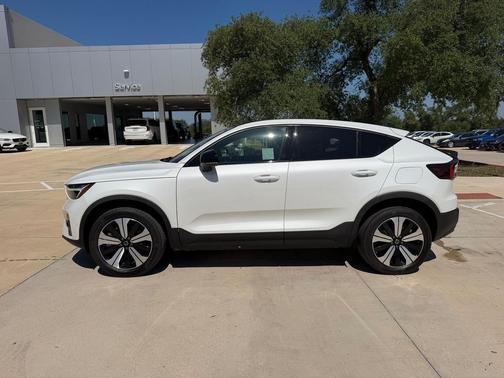 Crystal White Metallic 2023 Volvo C40 Recharge Pure Electric Twin Plus
