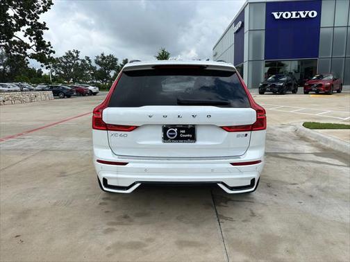 2025 Volvo XC60 B5 Plus