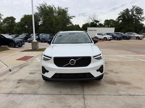 Crystal White 2026 Volvo XC40 Ultra, B5 AWD Gas (mild hybrid), Dark