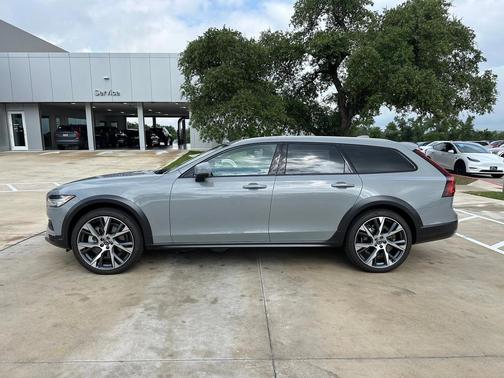 2025 Volvo V90 Cross Country B6 Ultra