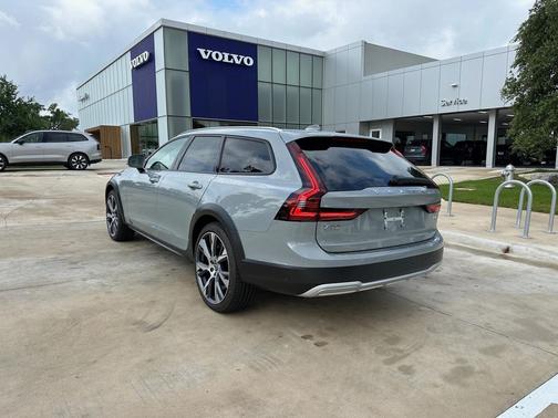 2025 Volvo V90 Cross Country B6 Ultra