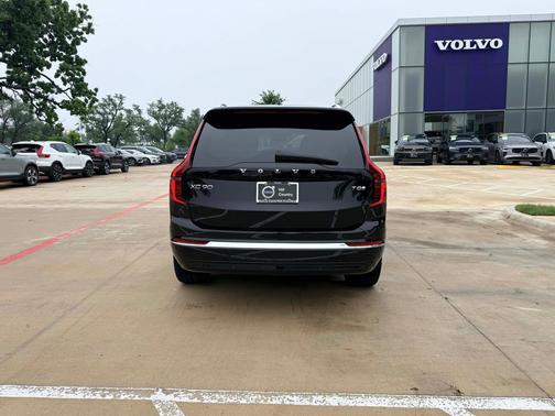 Onyx Black Metallic 2025 Volvo XC90 Plug-In Hybrid T8 Core 7-Seater