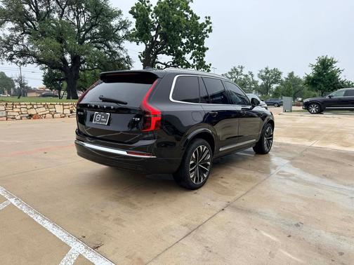Onyx Black Metallic 2025 Volvo XC90 Plug-In Hybrid T8 Core 7-Seater
