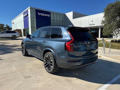 2026 Volvo XC90 B6 Ultra Dark Theme 6-Seater