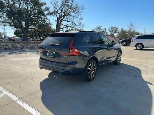 2024 Volvo XC60 B5 Plus Dark Theme