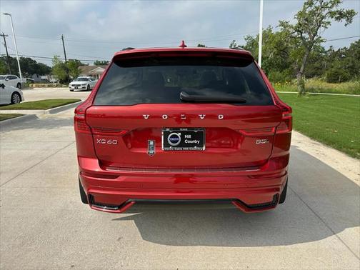 2024 Volvo XC60 B5 Core Dark Theme