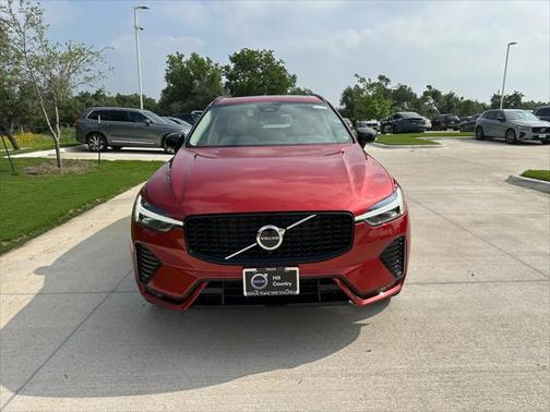2024 Volvo XC60 B5 Core Dark Theme