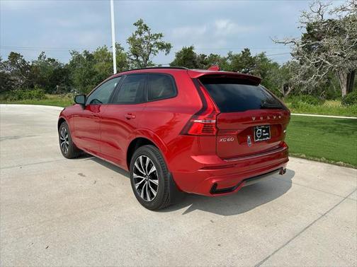 2024 Volvo XC60 B5 Core Dark Theme